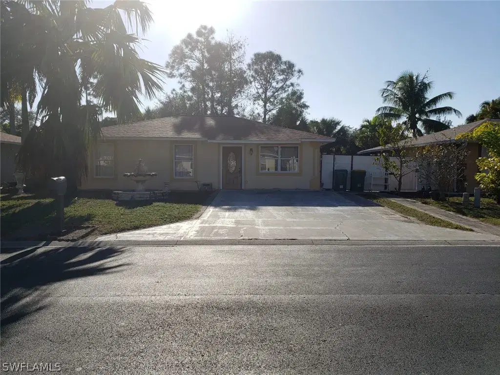 Picture of 12119 Americus Ln, Naples, FL 34113