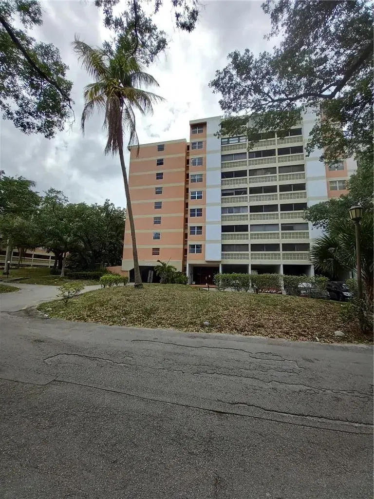 Picture of 3301 Spanish Moss Ter 805, Lauderhill FL 33319