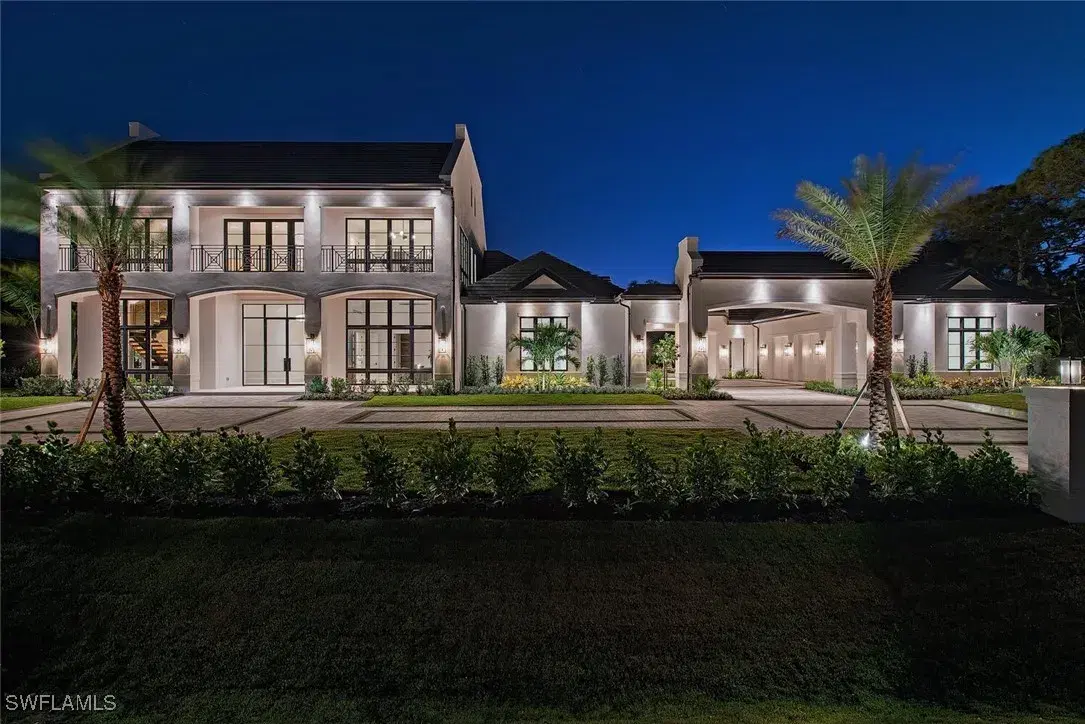 Picture of 117 West St, Naples, FL 34108