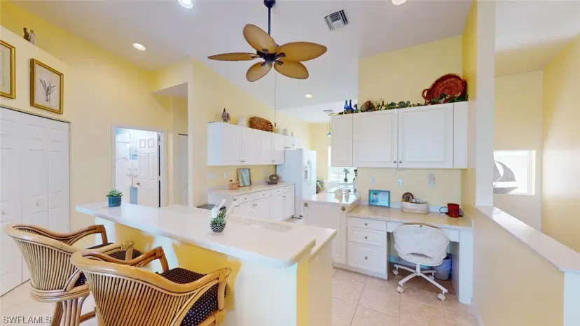 Picture of 25057 Peacock Ln 202, Naples FL 34114