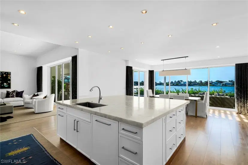 Picture of 2160 Kingfish Rd, Naples FL 34102