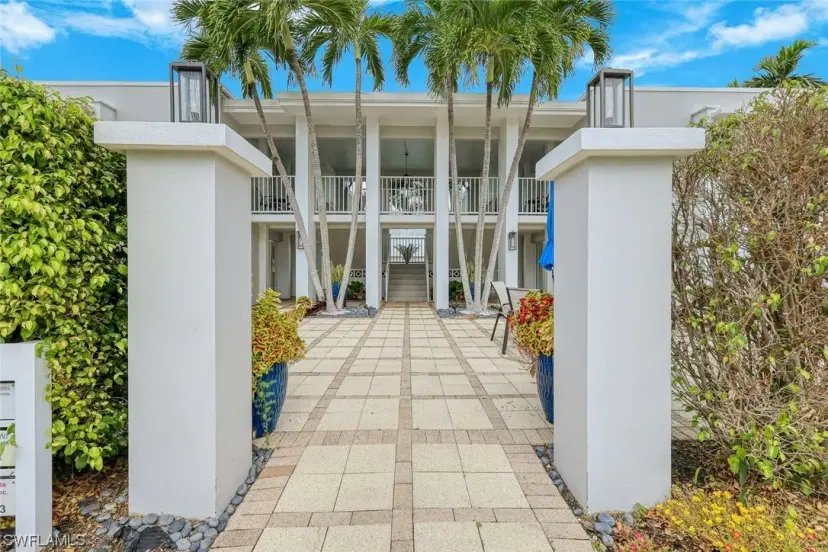 Picture of 175 5Th Ave S 5, Naples FL 34102
