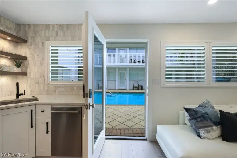 Picture of 175 5Th Ave S 5, Naples FL 34102
