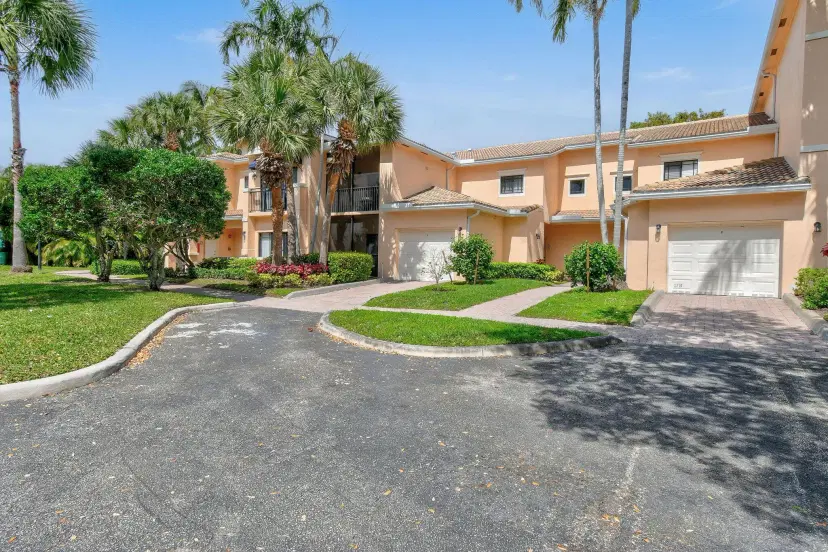 Picture of 2917 Tuscany Court 102, Palm Beach Gardens FL 33410