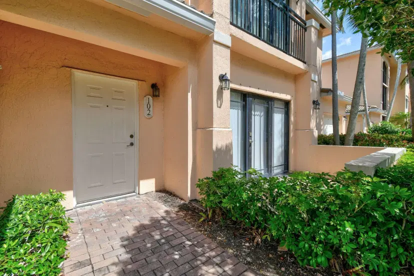 Picture of 2917 Tuscany Court 102, Palm Beach Gardens FL 33410