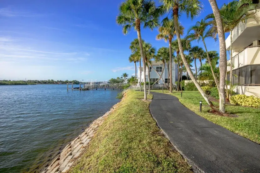 Picture of 1000 N Us Highway 1 661, Jupiter FL 33477
