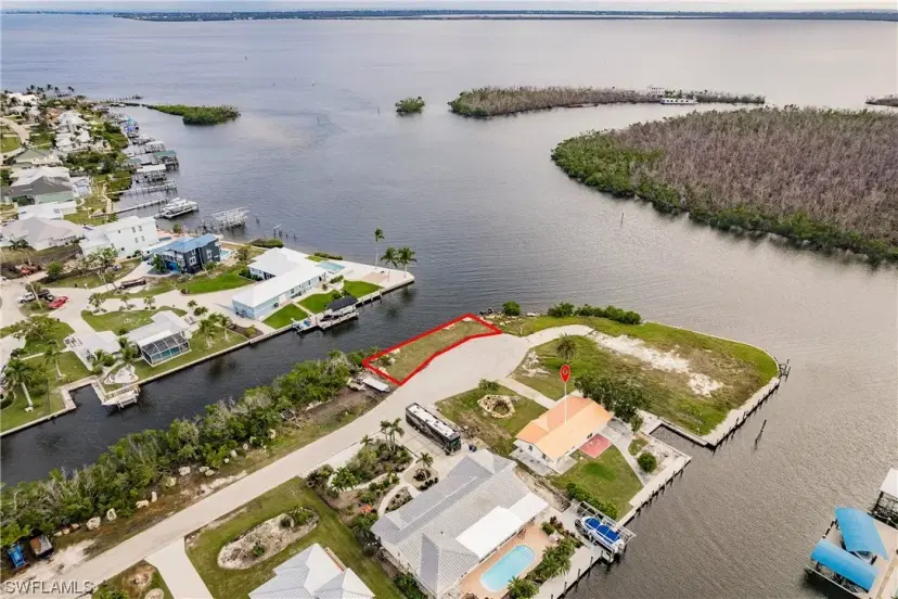 Picture of 2201 Sanibel Blvd, St. James City FL 33956