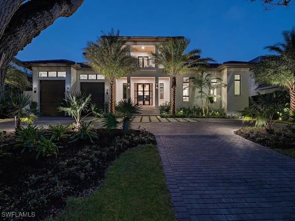 Picture of 1583 Gordon Dr, Naples, FL 34102