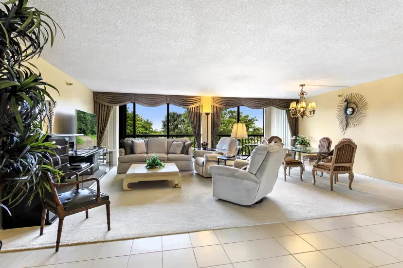 Picture of 2480 Presidential Way 403, West Palm Beach FL 33401