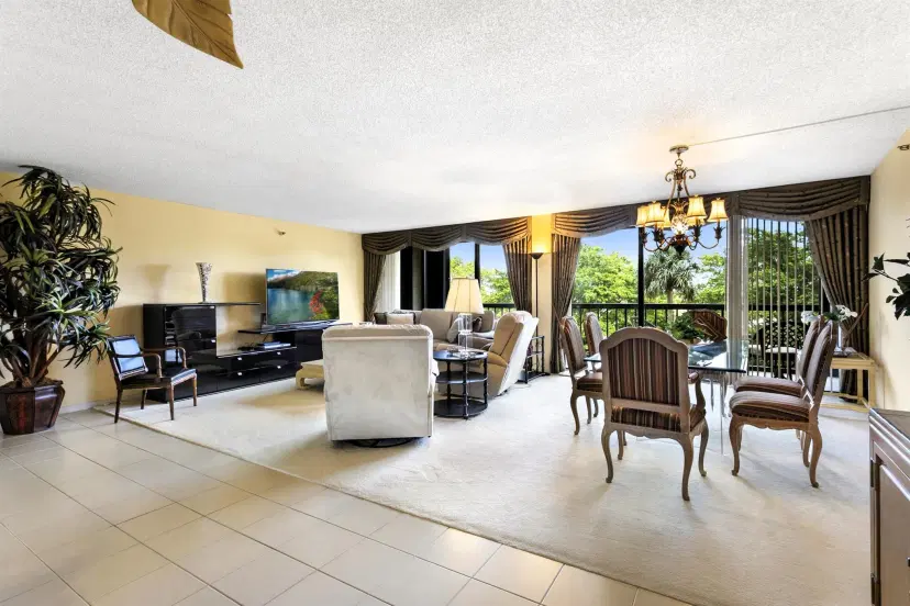 Picture of 2480 Presidential Way 403, West Palm Beach FL 33401