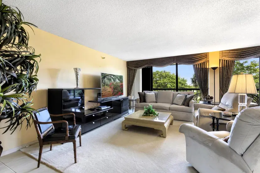 Picture of 2480 Presidential Way 403, West Palm Beach FL 33401