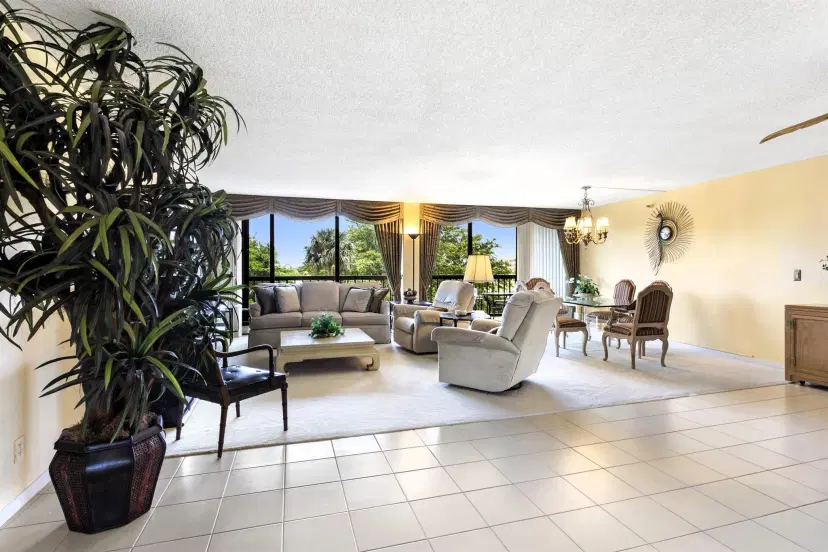 Picture of 2480 Presidential Way 403, West Palm Beach FL 33401