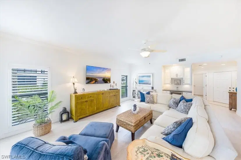 Picture of 758 Eagle Creek Dr 104, Naples FL 34113