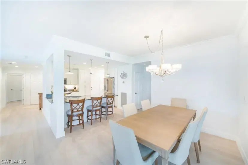 Picture of 758 Eagle Creek Dr 104, Naples FL 34113