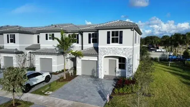 Picture of 4611 NW 118 Ave, Coral Springs, FL 33076