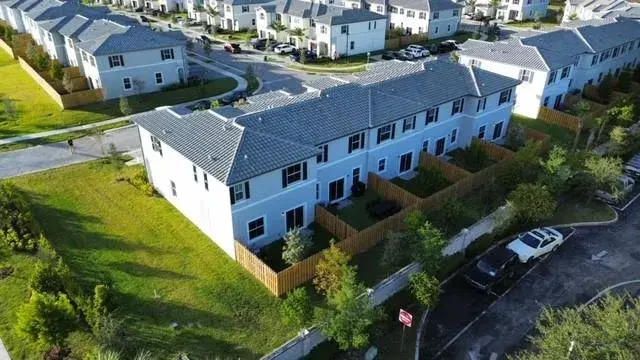 Picture of 4611 NW 118 Ave, Coral Springs FL 33076