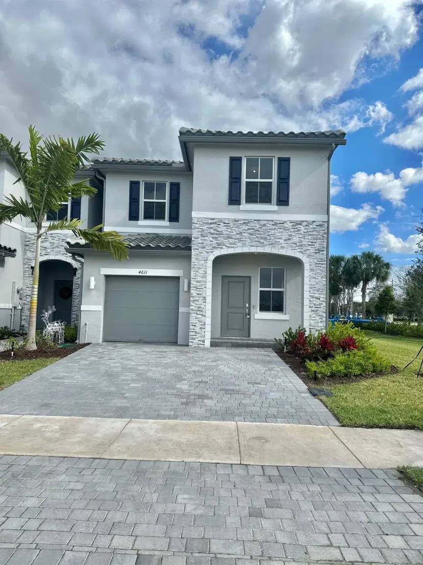 Picture of 4611 NW 118 Ave, Coral Springs FL 33076