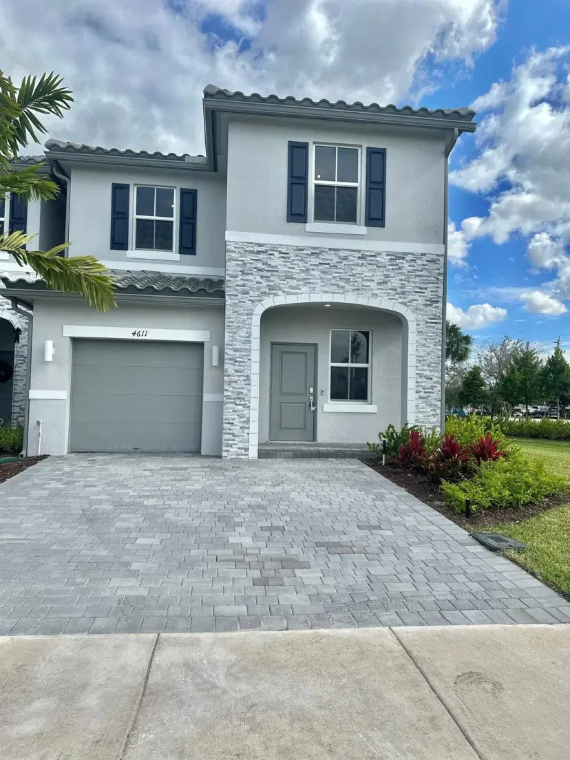 Picture of 4611 NW 118 Ave, Coral Springs FL 33076