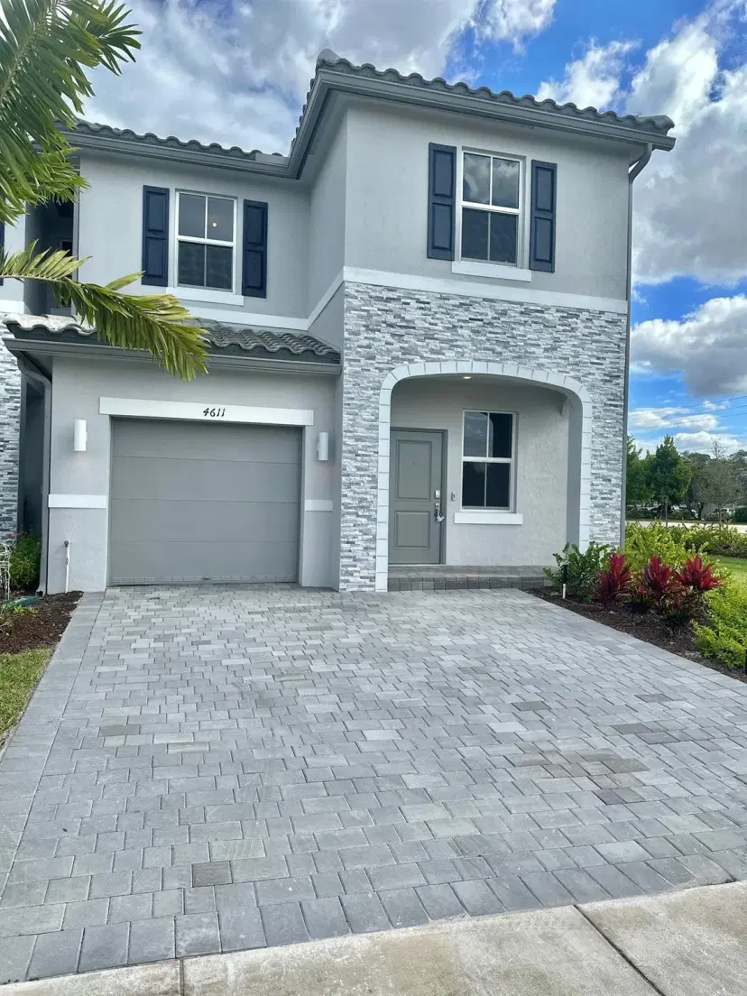 Picture of 4611 NW 118 Ave, Coral Springs FL 33076