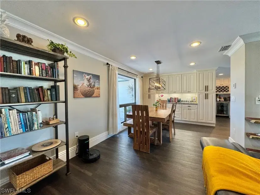 Picture of 580 Tripoli Ct, Marco Island FL 34145