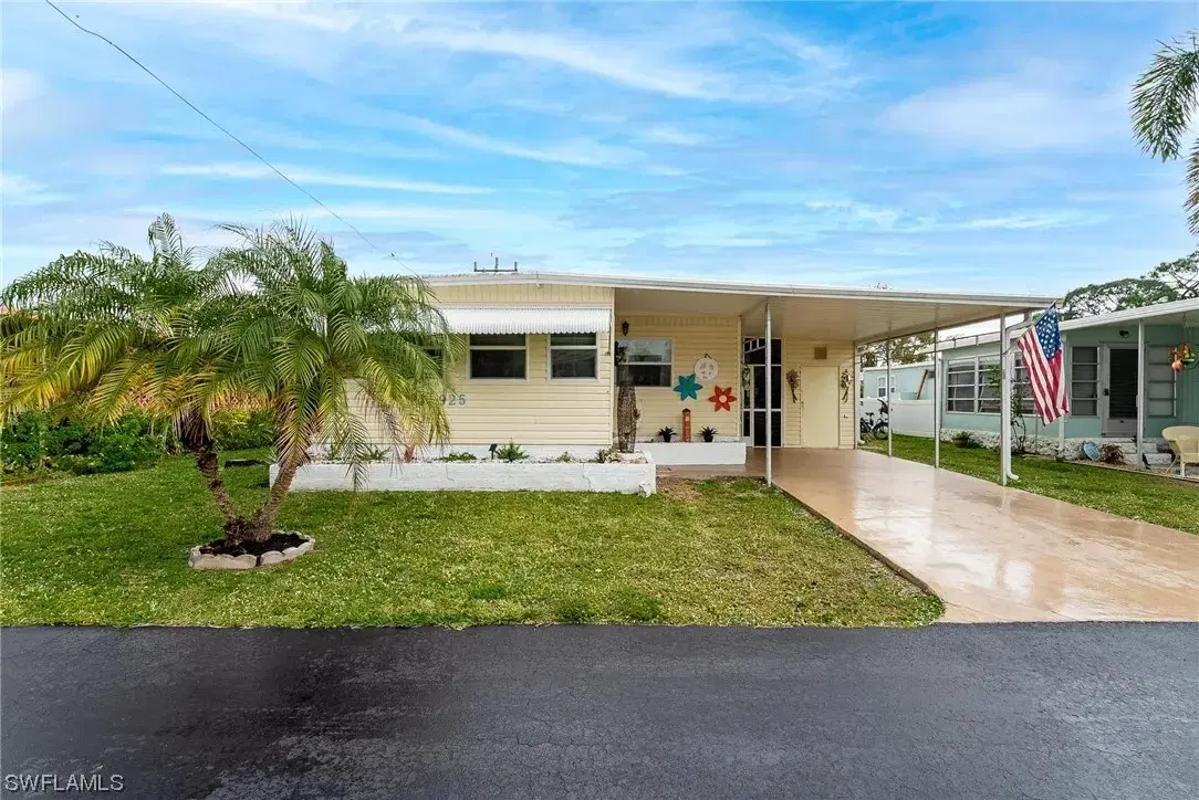 Picture of 925 Lazy Ln, North Fort Myers, FL 33917