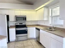 Picture of 617 SW 11Th St, Cape Coral, FL 33991
