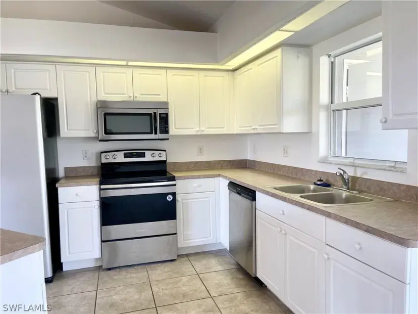 Picture of 617 SW 11Th St, Cape Coral FL 33991