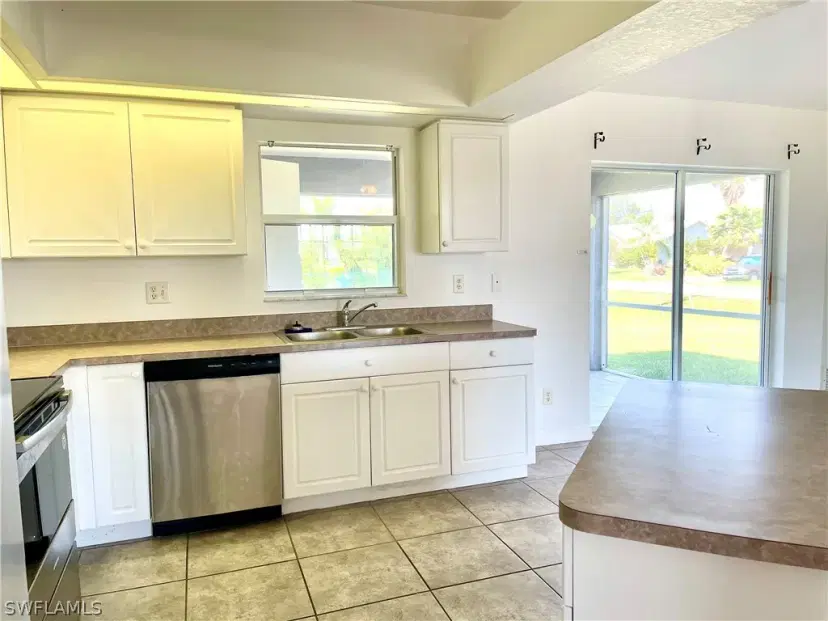 Picture of 617 SW 11Th St, Cape Coral FL 33991