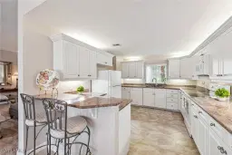 Picture of 770 Waterford Dr 202, Naples, FL 34113
