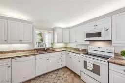 Picture of 770 Waterford Dr 202, Naples, FL 34113
