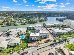 Picture of 1930 Gulf Shore Blvd N E202, Naples, FL 34102