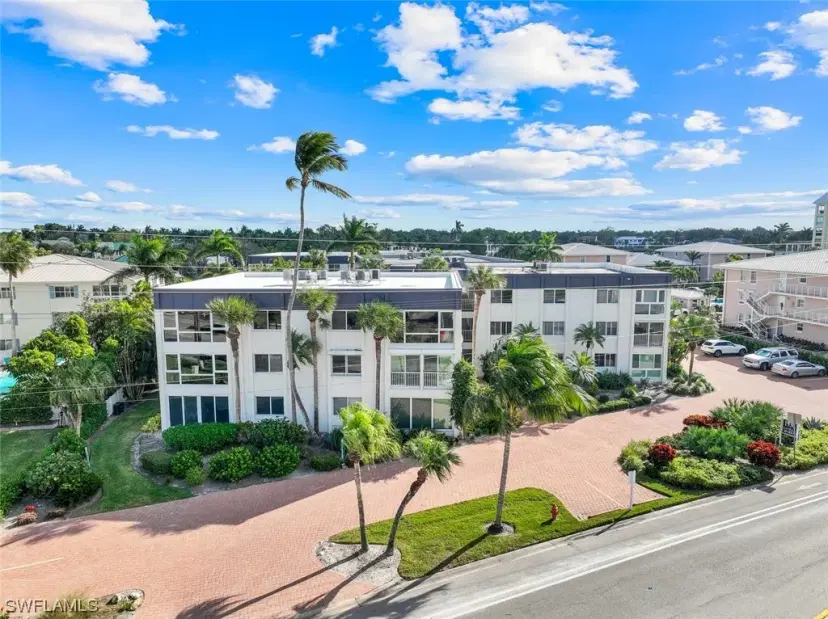 Picture of 1930 Gulf Shore Blvd N E202, Naples FL 34102