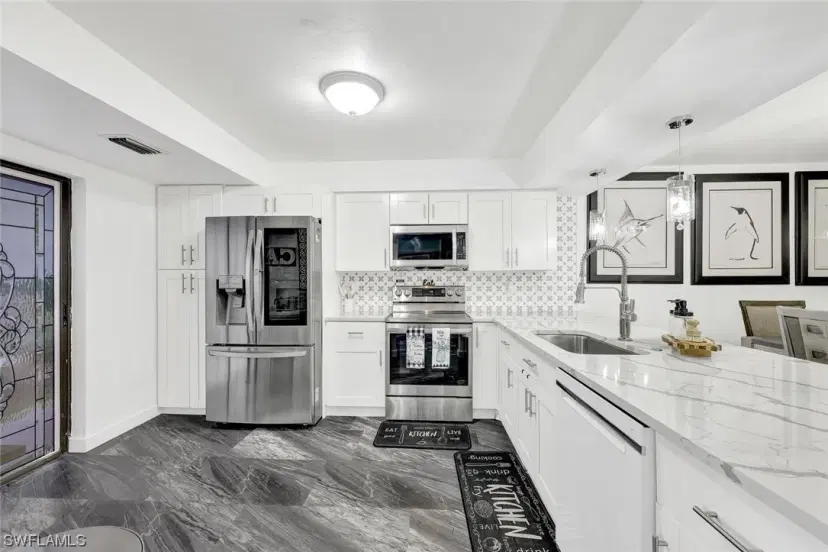 Picture of 113 Pinebrook Dr, Fort Myers FL 33907