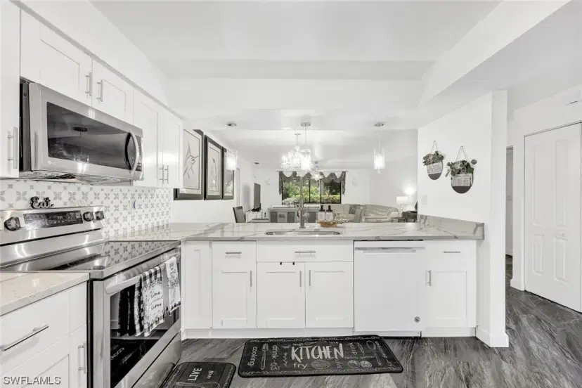 Picture of 113 Pinebrook Dr, Fort Myers FL 33907