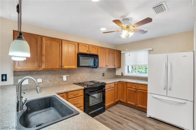 Picture of 6420 Castlewood Cir, Fort Myers FL 33905