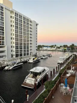 Picture of 3100 NE 48Th Street 305, Fort Lauderdale, FL 33308