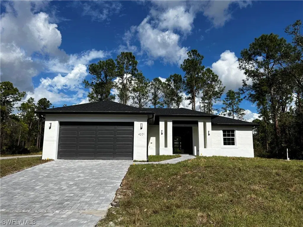 Picture of 2000 Jefferson Ave, Alva, FL 33920
