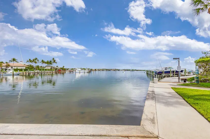 Picture of 11390 Twelve Oaks Way 122, North Palm Beach FL 33408
