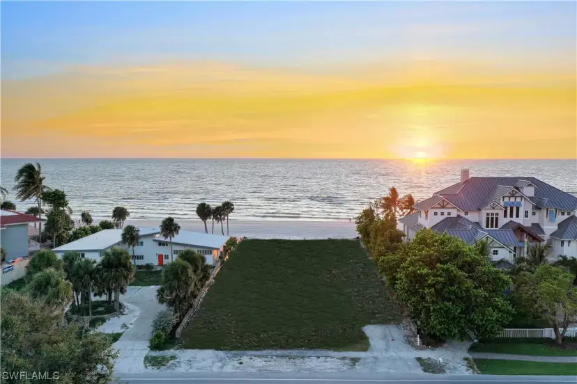 Picture of 10047 Gulf Shore Dr, Naples FL 34108
