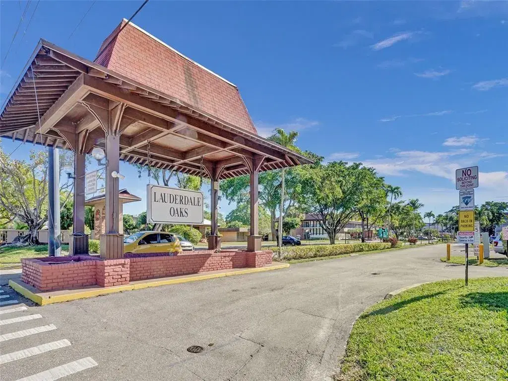 Picture of 2800 NW 47Th Ter 304B, Lauderdale Lakes, FL 33313
