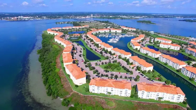 Picture of 4 Harbour Isle Drive E 203, Fort Pierce FL 34949