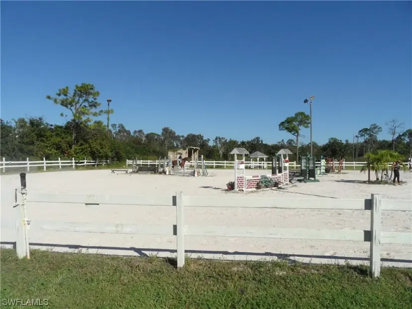 Picture of 7200 Carousel Ln, Fort Myers FL 33966
