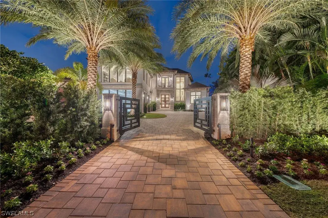 Picture of 1365 Spyglass Ln, Naples, FL 34102