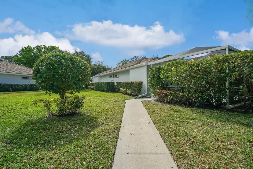 Picture of 9102 Chapman Oak Court, Palm Beach Gardens FL 33410