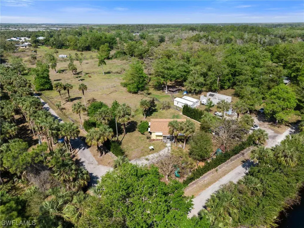 Picture of 921 Cypress Dr, Naples, FL 34120