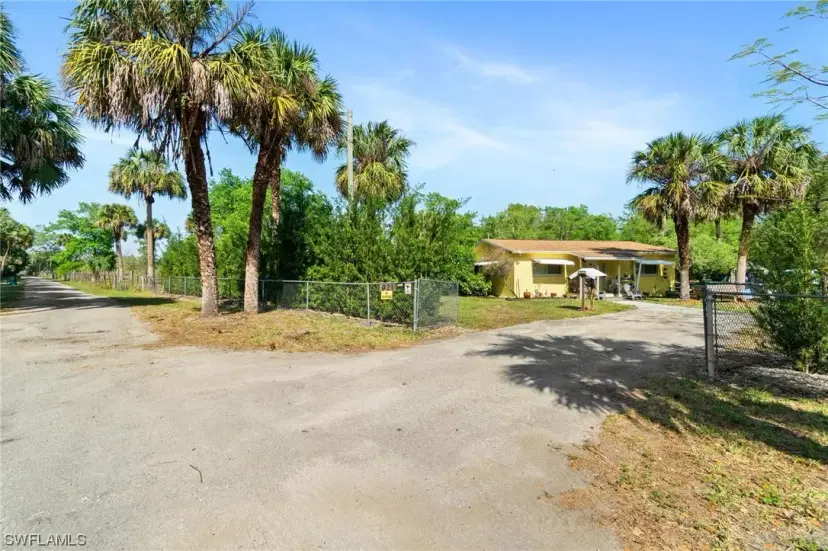 Picture of 921 Cypress Dr, Naples FL 34120