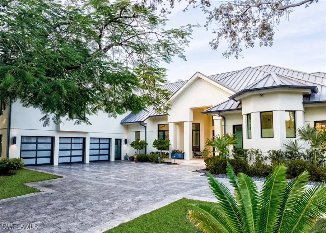 Picture of 681 Katemore Ln, Naples, FL 34108