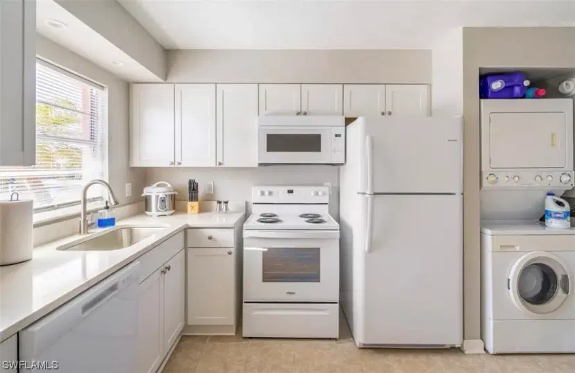 Picture of 13437 Heald Ln 8A, Fort Myers FL 33908