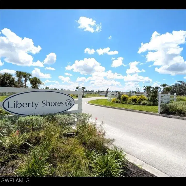 Picture of 821 Gen Chesty Puller Ct, Labelle FL 33935