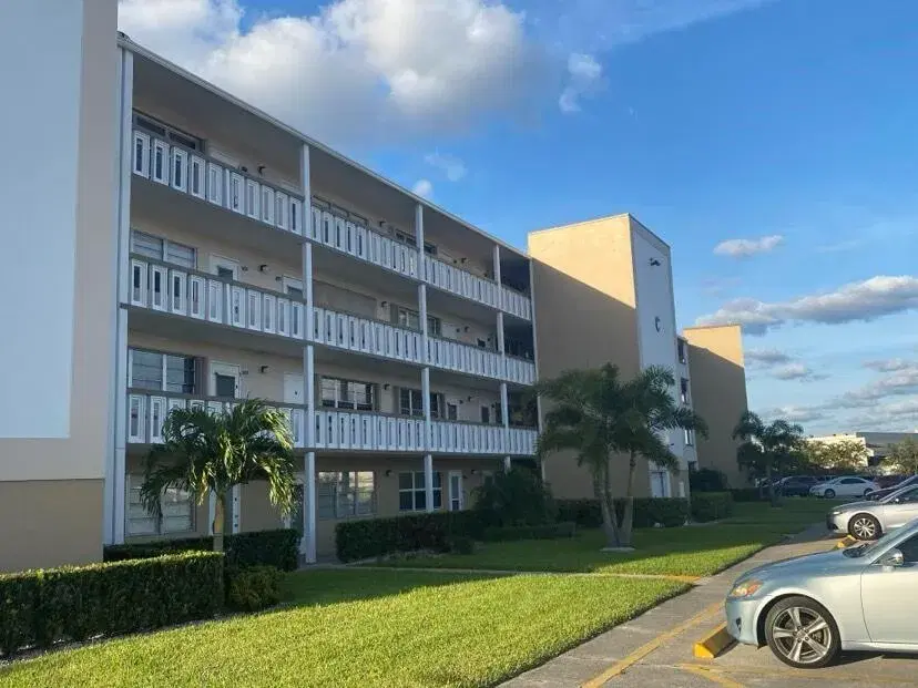 Picture of 250 Southampton C, West Palm Beach FL 33417
